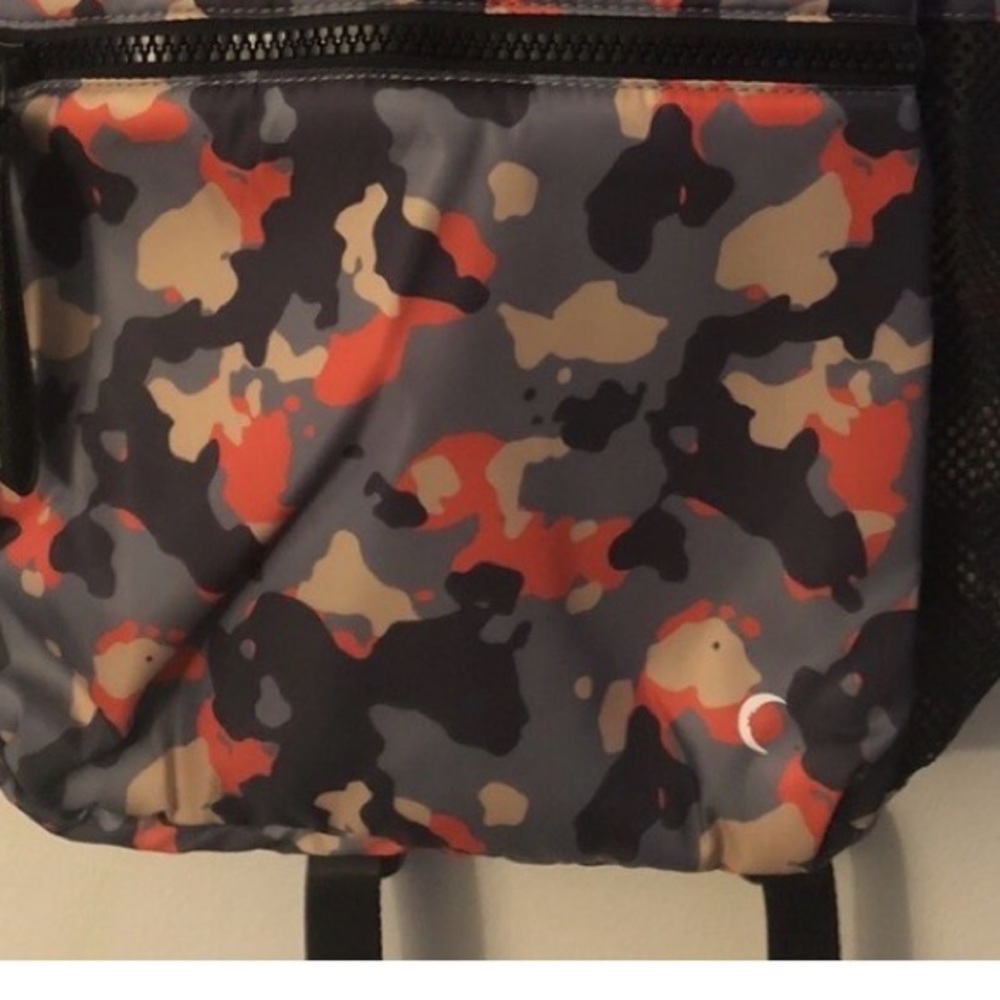 Zyia Active Camo Backpack - Gray peach & Red (water bottle not included) - Picture 4 of 4
